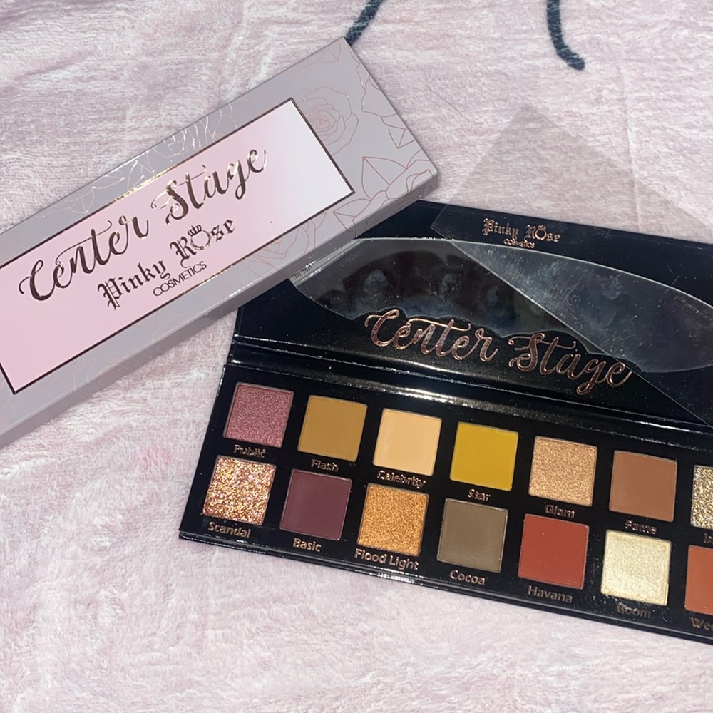 💕PINKY ROSE CENTER STAGE EYESHADOW PALETTE💕